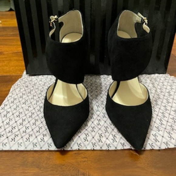 Victoria's Secret Sexy Suede Ankle Wrap Stilettos with Gold 3" Heel, Size 7 - Picture 3 of 5